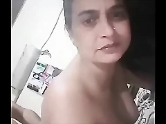 Pria Punjabi mendominasi dengan seks anal yang intens dalam video yang panas.